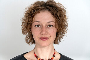 Tessa Knapp ist neue Professorin für Installation, Medien und Performance
