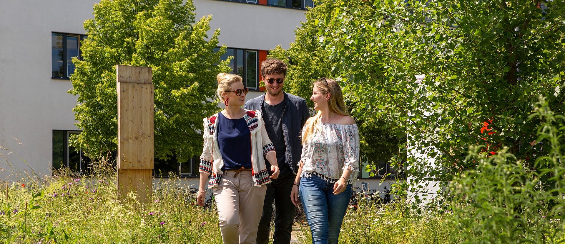 Studierende am Campus II