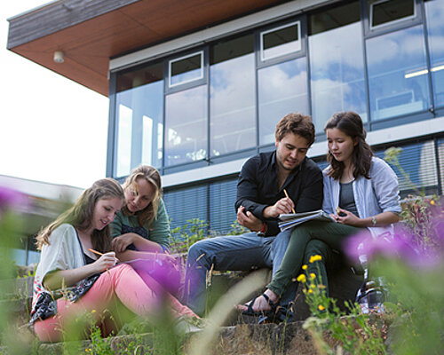 Gruppe Studierender des Studiengangs Nachhaltige BWL & Kreative Unternehmensgestaltung der Alanus Hochschule