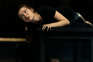 Hoftheater // Schwarze Füße - Déracinée