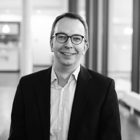 Thomas Schmaus schwarz weiß Porträt