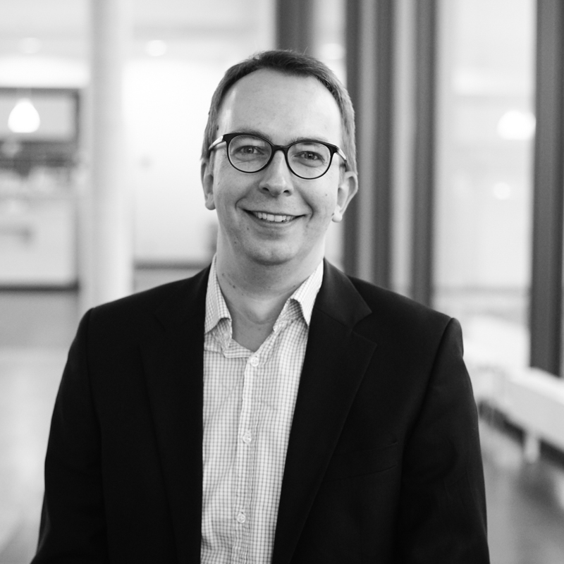 Thomas Schmaus schwarz weiß Porträt