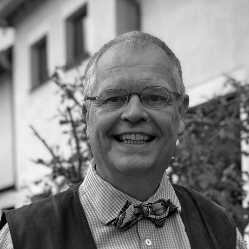 Porträtfoto in schwarz-weiß von Prof. Dr. Andreas Lischewski