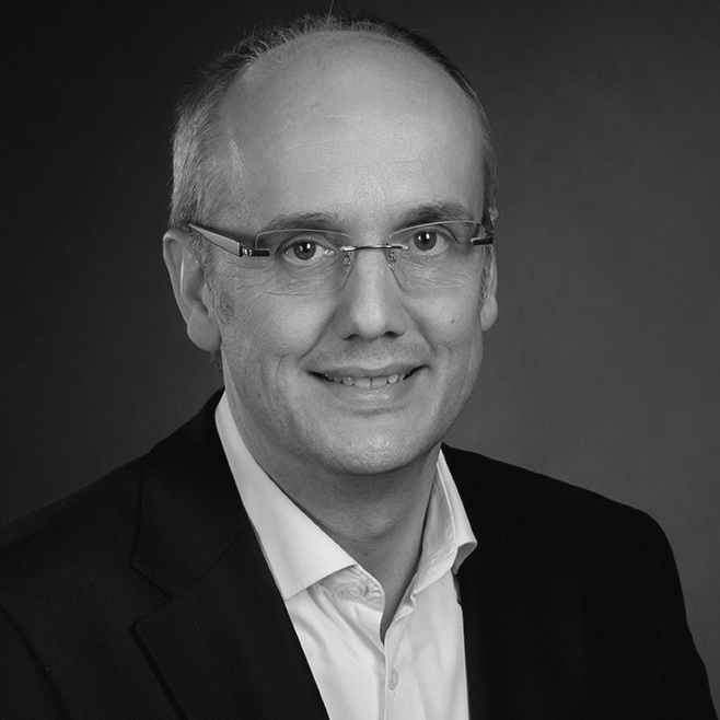 Porträtfoto in schwarz-weiß von Prof. Dr. Wilfried Sommer