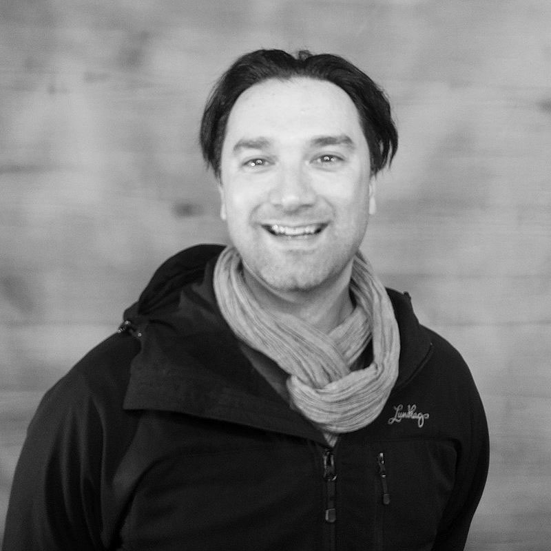 Porträtfoto in schwarz-weiß von Siamak Farhur