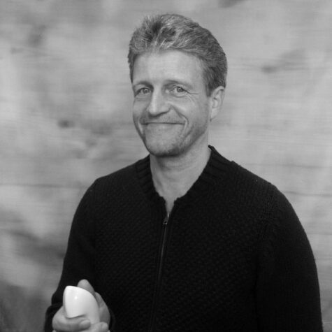 Porträtfoto in schwarz-weiß von Prof. Stefan Hasler