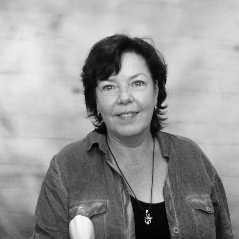 Porträtfoto in schwarz-weiß von Ursula Kreuzer