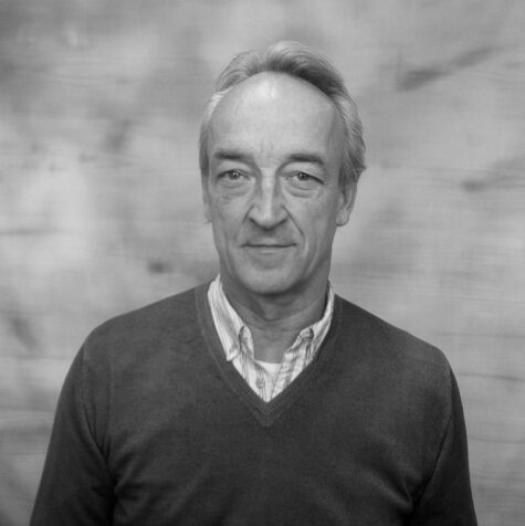 Porträtfoto in schwarz-weiß von Prof. Andreas Orosz