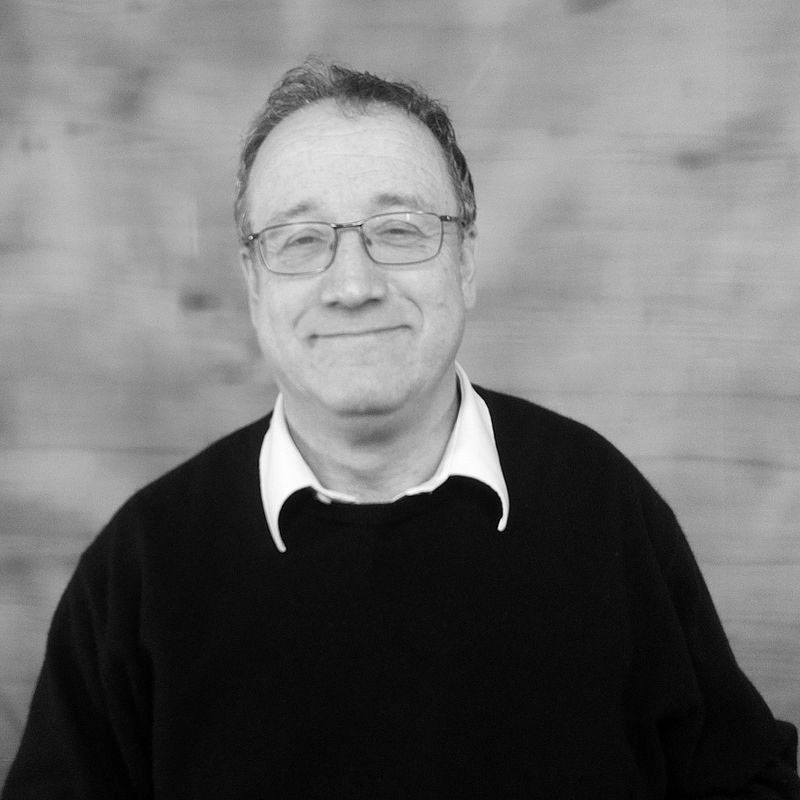 Porträtfoto in schwarz-weiß von Prof. Dr. Bernhard Schmalenbach