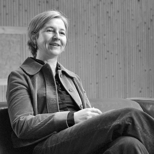 Porträtfoto in schwarz-weiß von Prof. Dr. phil. Susanne Blazejewski