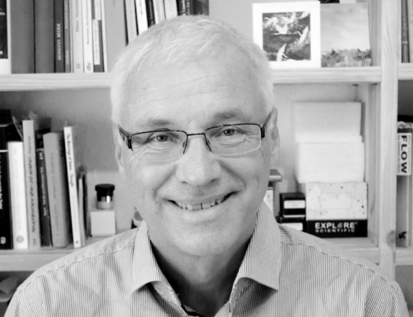 Porträtfoto in schwarz-weiß von Jürgen Peters