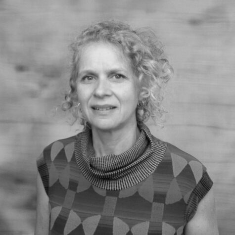 Porträtfoto in schwarz-weiß von Prof. Beatrice Cron