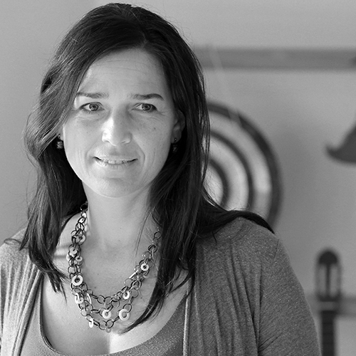 Porträtfoto in schwarz-weiß von Konstanze Schuberth