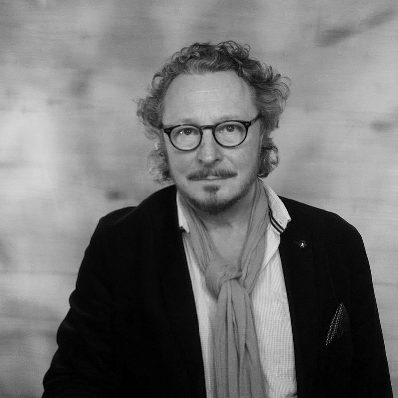 Porträtfoto in schwarz-weiß von Prof. Dr. Matthias Bunge