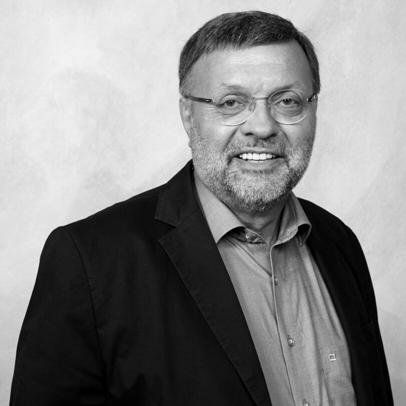 Porträtfoto in schwarz-weiß von Prof. Dr. Horst Philipp Bauer