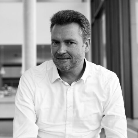 Porträtfoto in schwarz-weiß von Prof. Dr. Martin Boom