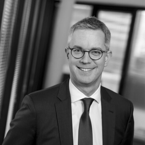 Porträtfoto in schwarz-weiß von Dr. Stephan Dornbusch