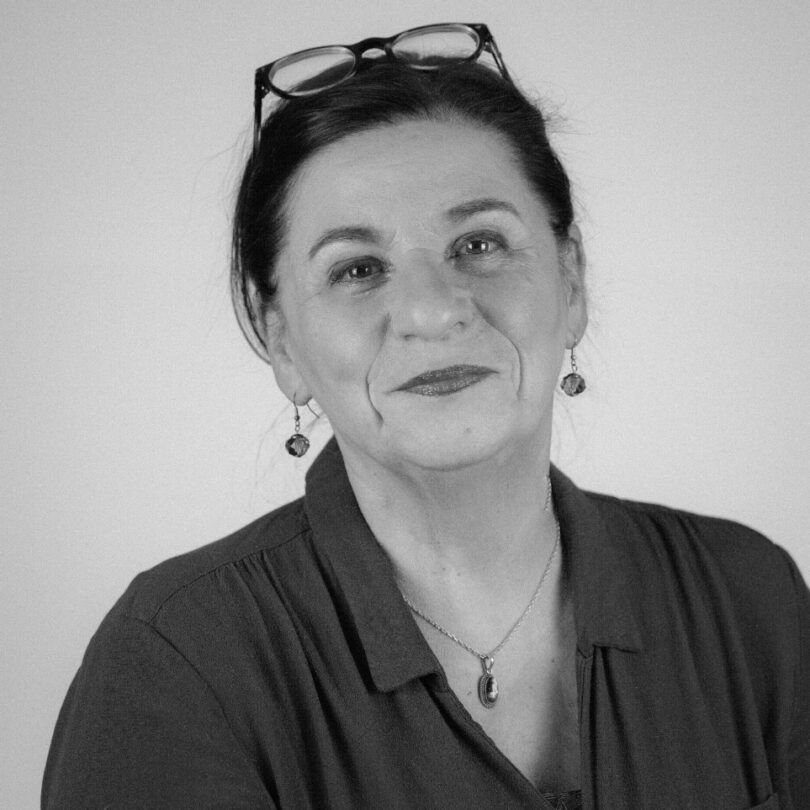 Porträtfoto in schwarz-weiß von Beate Walber (M.A.)