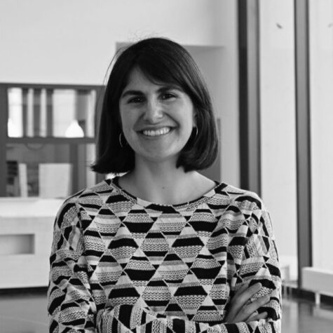 Porträtfoto in schwarz-weiß von Paulina Andrade Schnettler, Wissenschaftliche Mitarbeiterin am Institut für philosophische und ästhetische Bildung (Copyright: Thea von Wurmb)