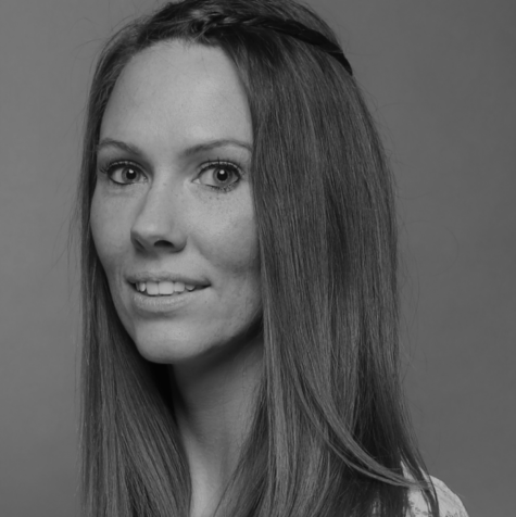 Portätfoto in schwarz-weiß von Yvonne Feind