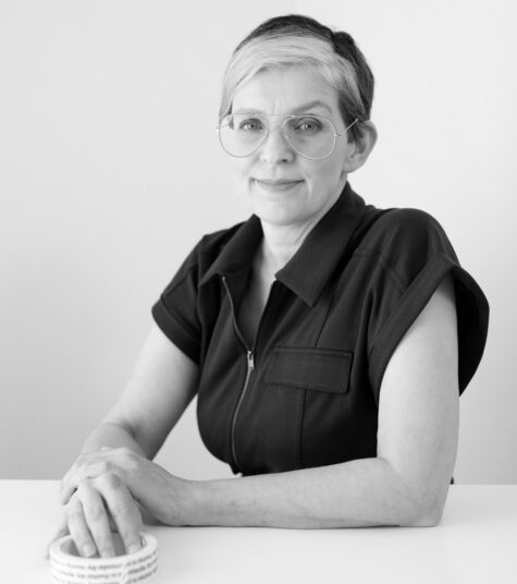 Porträtfoto in schwarz-weiß von Prof. Kathrin Böhm