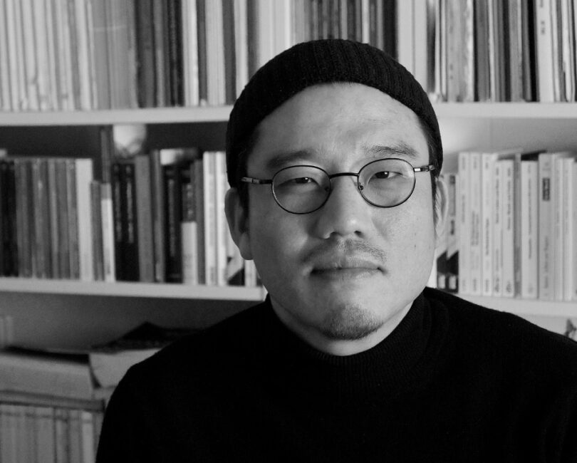 Porträtfoto in schwarz-weiß von Prof. Iru Mun