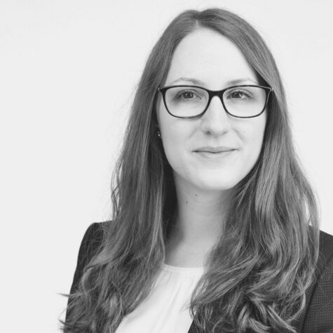 Porträtfoto in schwarz-weiß von Elena Reifenrath