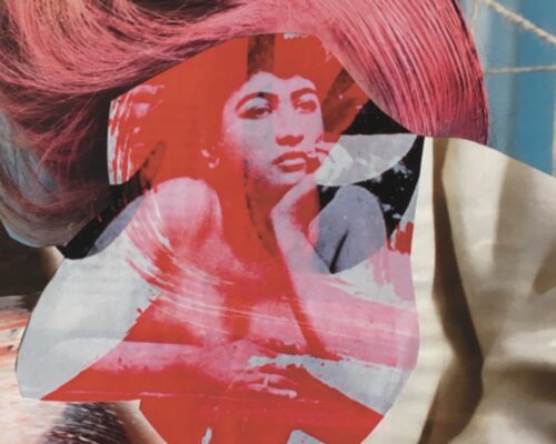 Abstraktes Collagenkunstwerk mit einer überlagerten schwarz-weißen Frauenfigur in nachdenklicher Pose, umgeben von leuchtenden roten und rosafarbenen Farbfläche