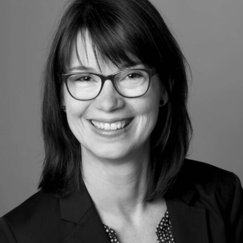 Porträtfoto in schwarz-weiß von Claudia Reinert