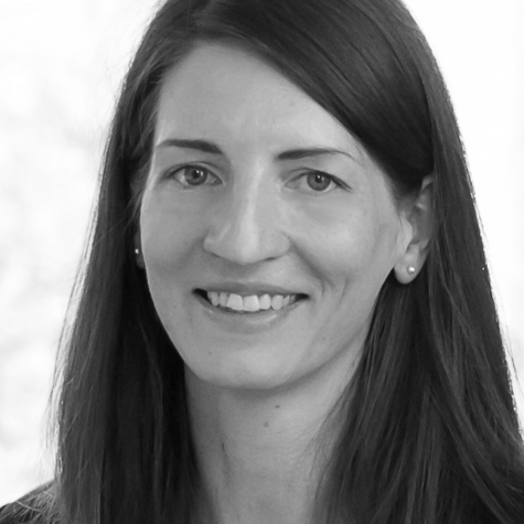 Porträtfoto von Prof. Dr. Claudia Schmidt-Dietrich in schwarz-weiß