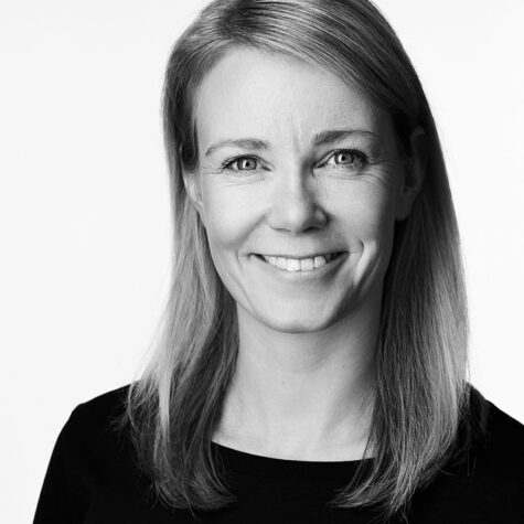 Porträtfoto in schwarz-weiß von Leoni Bremer