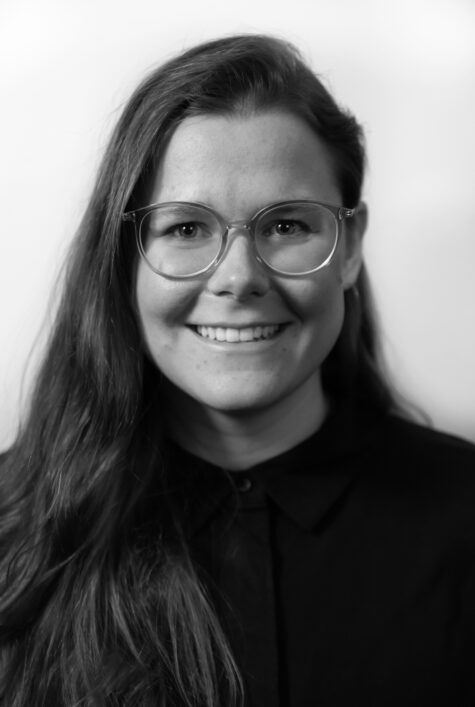 Porträtfoto in schwarz-weiß von Frederike Schäfer