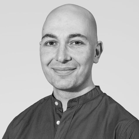 Profilbild von Jan Buckard in schwarz-weiß