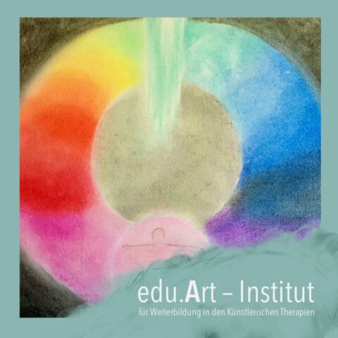 Pastellfarbenes, kreisförmiges Kunstwerk mit Regenbogenverlauf von Rot über Gelb und Grün zu Blau und Violett, in dessen Zentrum ein grauer Kreis und ein senkre