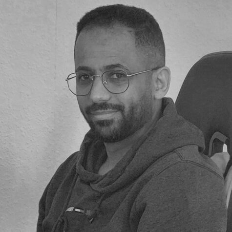 Porträtfoto in schwarz-weiß von Mukhtar Abdulgalil