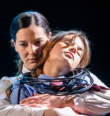 01DNA_Elena_Susana_hoch_Foto_von_BenjaminWesthoff_WEB