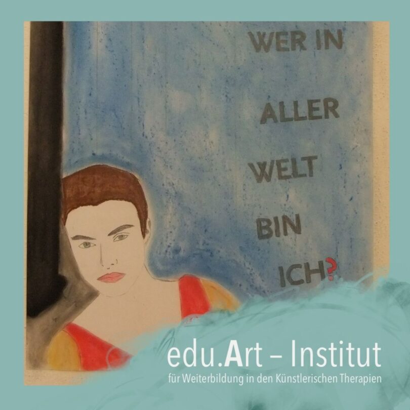 Grafische Darstellung einer nachdenklichen Person mit kurzem braunem Haar und rotem Oberteil, die hinter einem dunklen Streifen hervorschaut. Rechts daneben ste