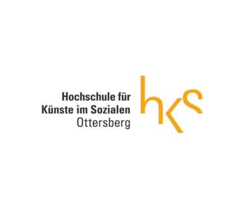 Logo der HKS in gelb mit schwarzem Schriftzug.