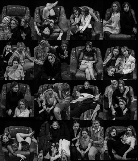 Schwarz-weiß-Collage aus mehreren Fotos junger Menschen in unterschiedlichen Posen auf und neben einem großen Sessel vor schwarzem Hintergrund. Die Personen wec