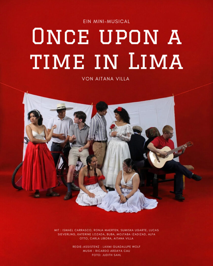 Plakat für ein Mini-Musical mit dem Titel „Once Upon a Time in Lima“ vor knallrotem Hintergrund. In der unteren Bildhälfte steht und sitzt eine Gruppe junger Me