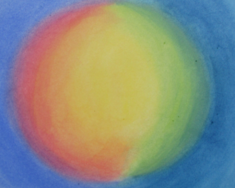 Abstraktes Aquarellbild eines großen, weichen Farbkreises: In der Mitte leuchtet ein gelber Kern, der nach links in warme Rot- und Orangetöne und nach rechts in