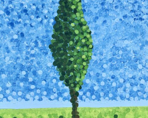 Punktiertes Gemälde eines schlanken, hohen Baums in der Mitte einer grünen Wiese vor einem hellblauen, mit vielen Farbtupfern gestalteten Himmel.