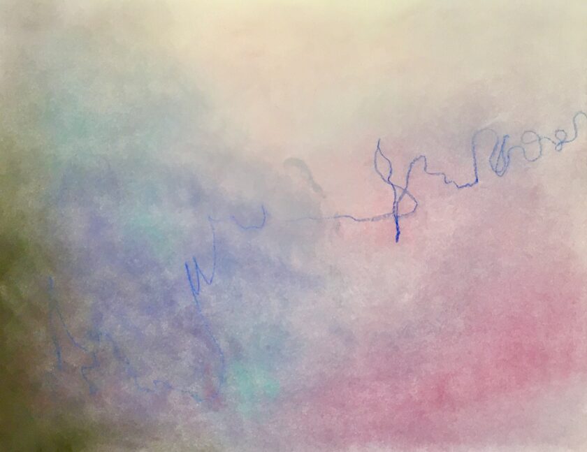 Abstraktes Bild mit weichen, nebelartigen Farbverläufen in Rosa, Blau, Türkis und Beige, durchzogen von einer dünnen, unregelmäßigen blauen Linie, die sich gesc